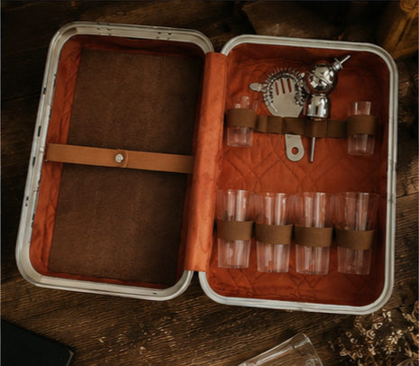 VINTAGE 1960s Portable Travel Bar Suitcase charming hard case Cocktail set